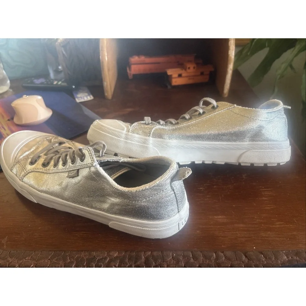 UGG Aries Metallic‎ Silver Shoes Sneakers Women's Size 9 - Style 1101917